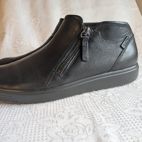 Ecco Soft 7 Black Smooth Leather Bootie Size 39 - Picture 5 of 15